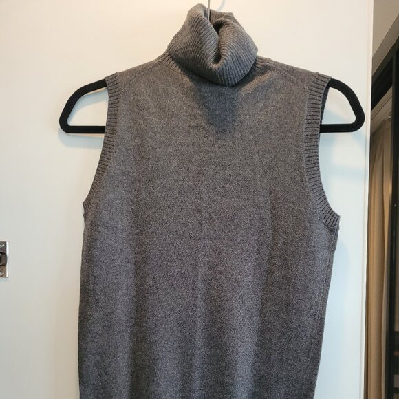Dark gray short sleeve turtle neck sweater - Picture 1 of 3
